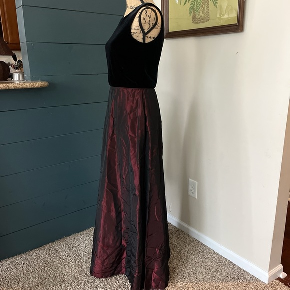 Crimson by Lawrence Kurtz Vintage Black Velvet  Iridescent Red Formal Prom Dress - Picture 5 of 8